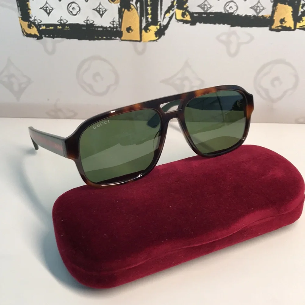 Gucci Tortoise Shell Sunglasses with Green Lenses GG0925s 002